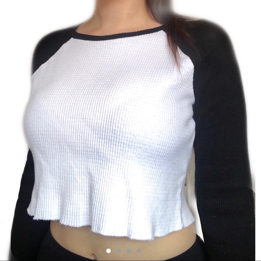 Forever 21 black and white cropped baseball tee